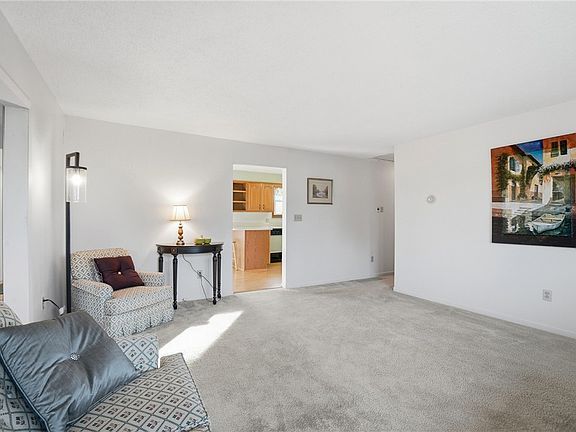 4th image of 122 Parkhurst Rd