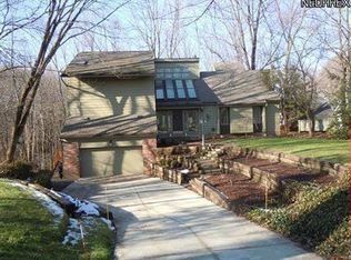220 Hiram College Dr, Northfield, OH