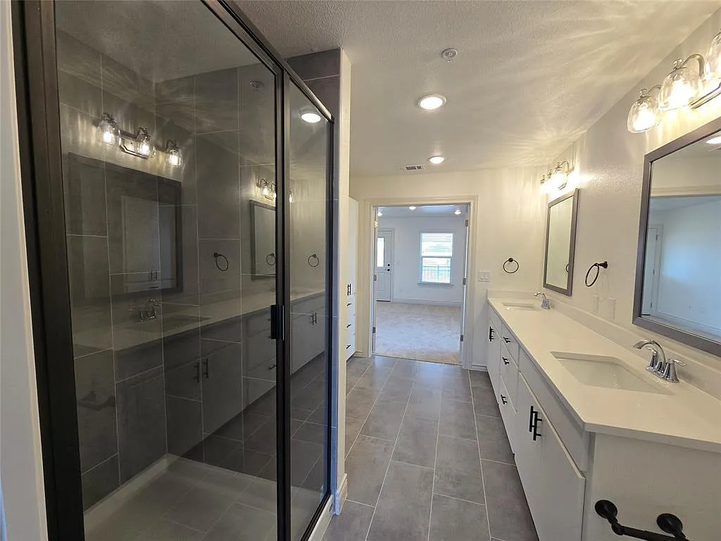 3 bed, 3.5 bath, 2102 sqft, $2,125 — Photo 4