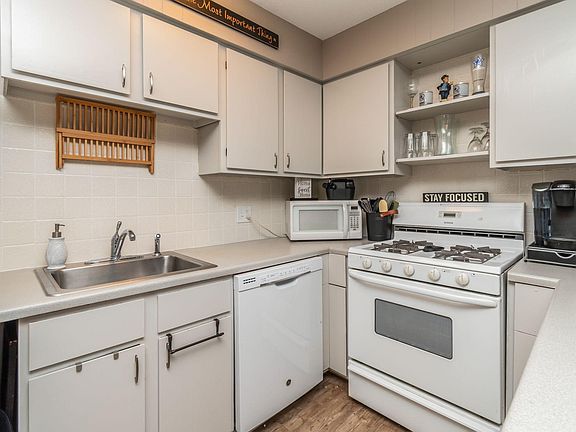 4th image of 707 2nd Ave SW #7
