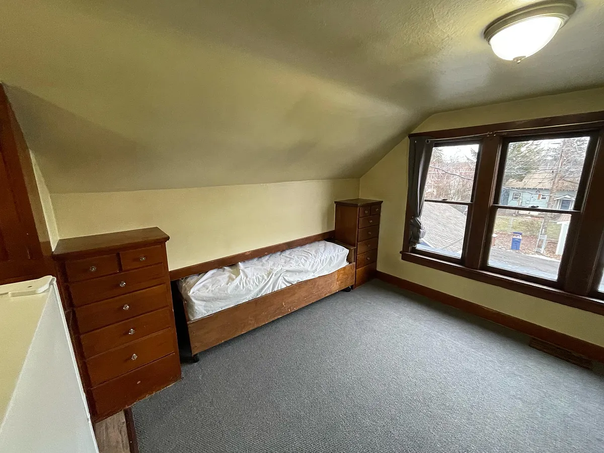Building Photo - 809 W Spofford Ave #6