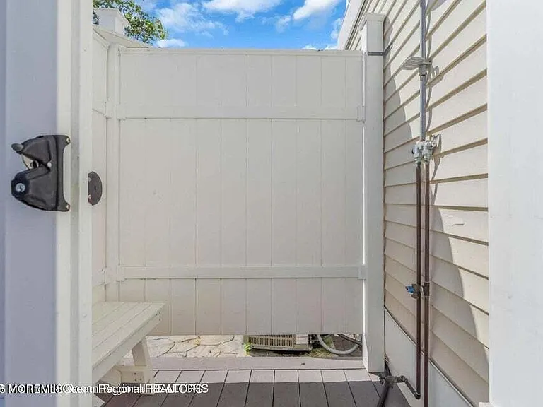 321 14th Ave — Photo 27