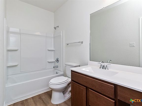 3rd image of 424 Blacktail Dr