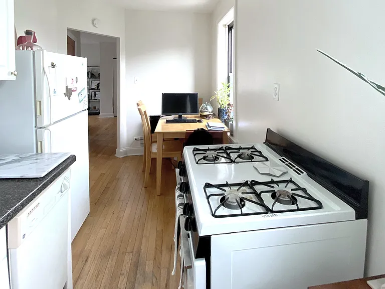 837 W Cornelia Ave #3S — Photo 3