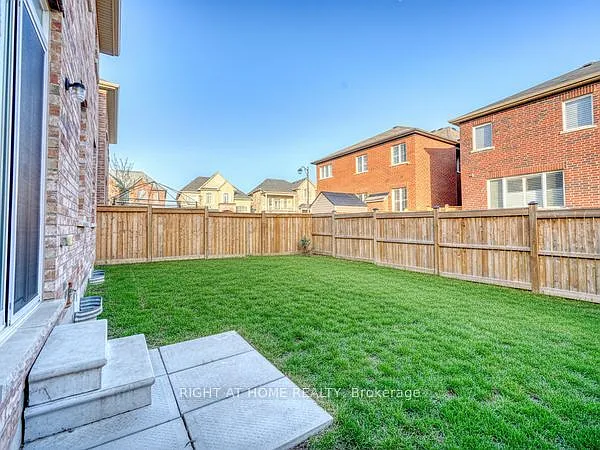 17 Mercury Ave — Photo 32