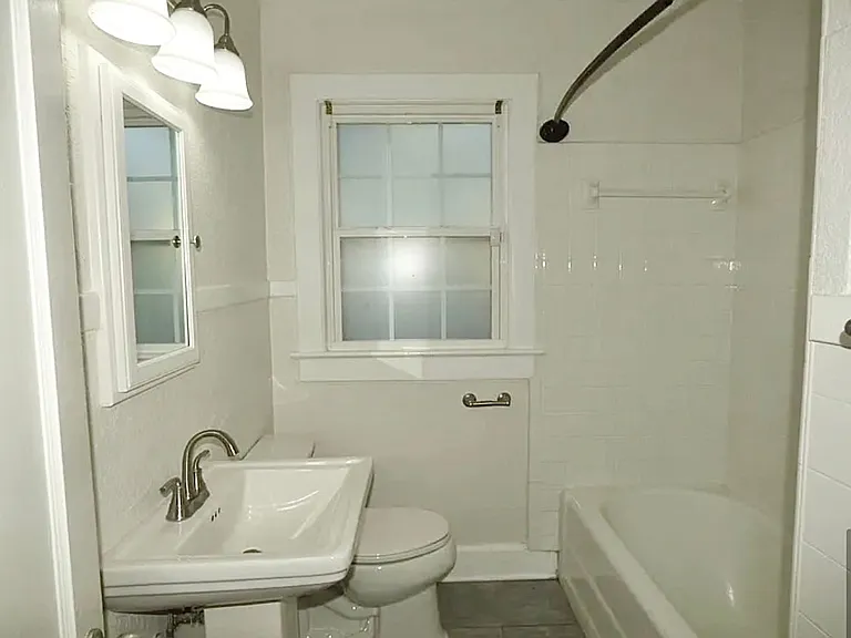 2115 N 12th Ave — Photo 8