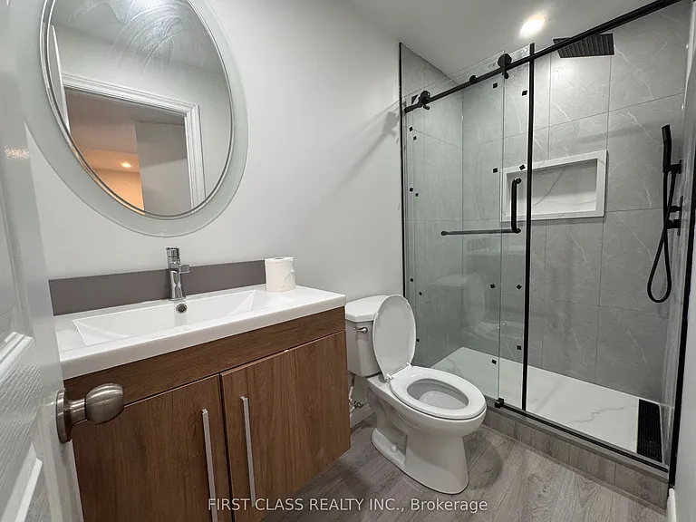 2793 Lindholm Cres — Photo 2