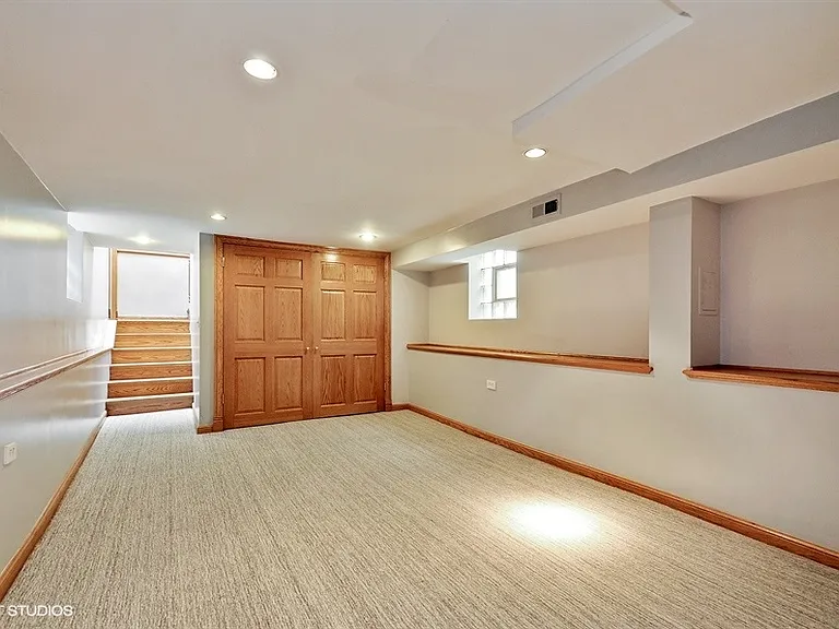 2110 N Dayton St — Photo 26