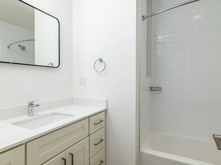 2200 Leavenworth — Photo 16
