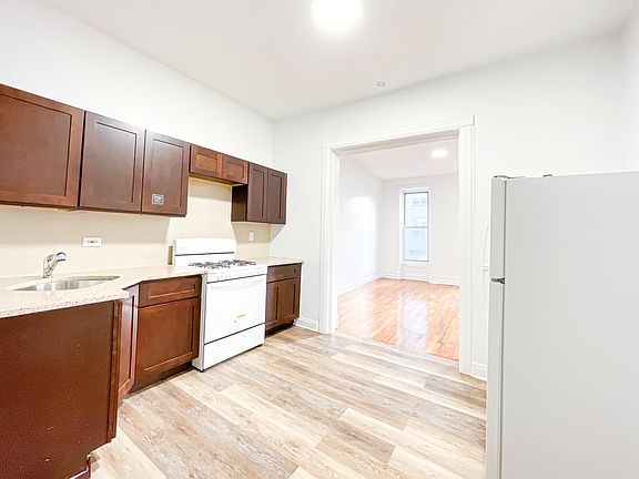 5th image of 381 W 125th St APT 1A