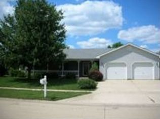 2710 E Coddington Cir, Urbana, IL 61802