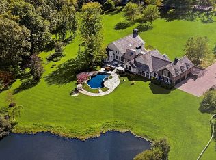 16 Guard Hill Rd, Mount Kisco, NY 10549