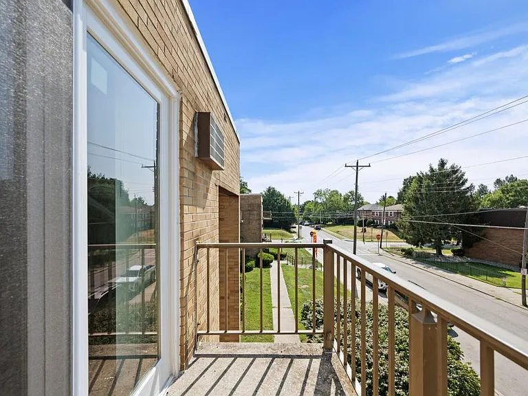 3206 Mozart Ave — Photo 6