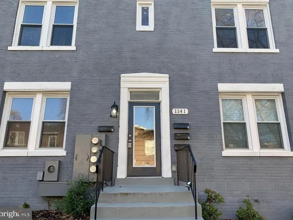 1141 Owen Pl NE #1