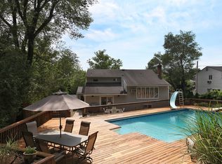 5 Hill Ln, Smithtown, NY 11787