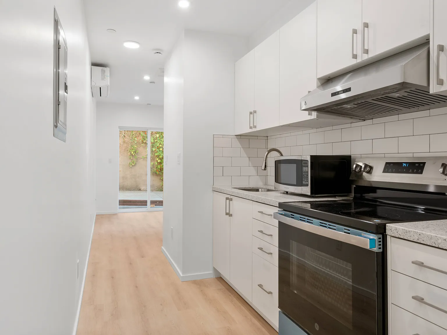 Studio, 300 sqft, $2,200 — Photo 1