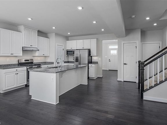 3rd image of 125 Lakeland Way