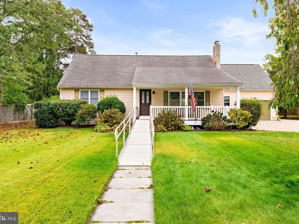 223 Center St, Manahawkin, NJ 08050