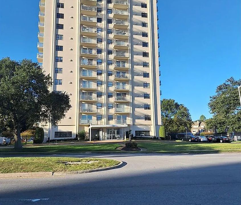 1st image of 2 Crawford Pkwy #1805