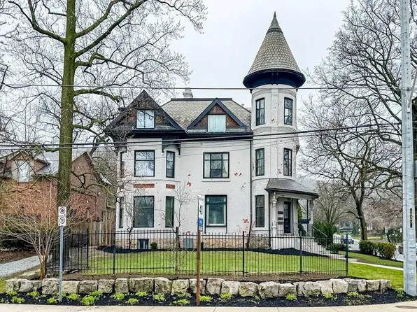 347 Queen St S, Hamilton, ON L8P 3T8