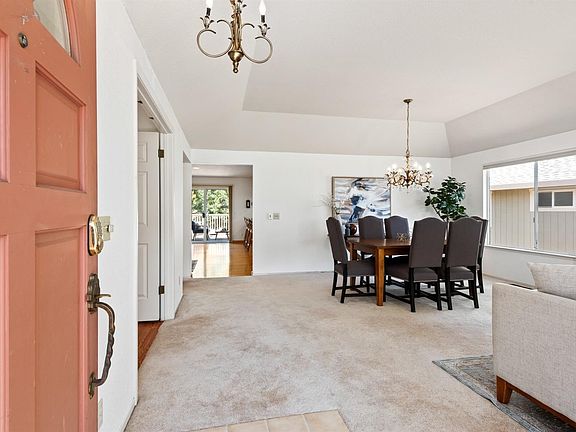 3rd image of 7997 Oakmont Drive