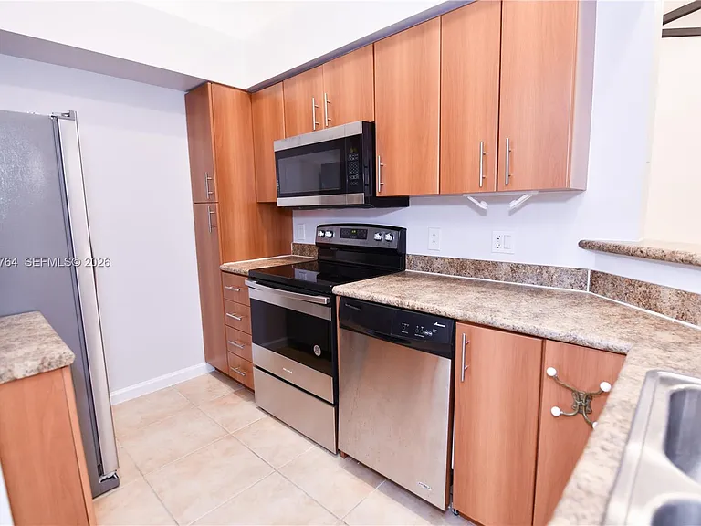 1011 Crystal Way #D — Photo 7