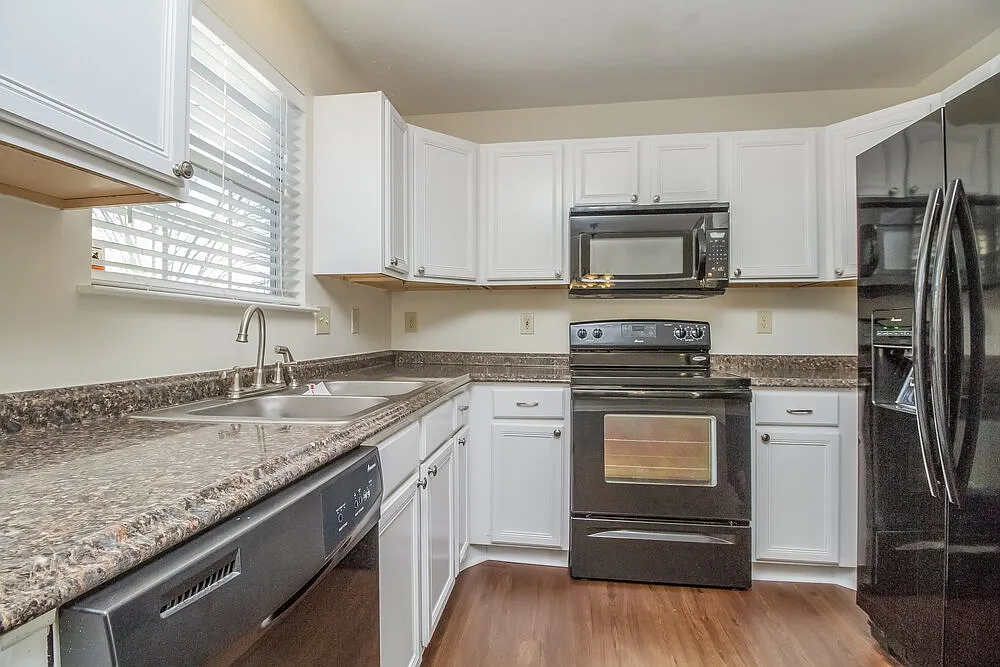 3 bed, 2.5 bath, 1856 sqft, $2,195 — Photo 4