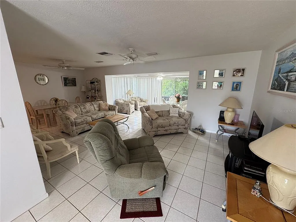 2 bed, 2.0 bath, 1330 sqft, $3,000 — Photo 2