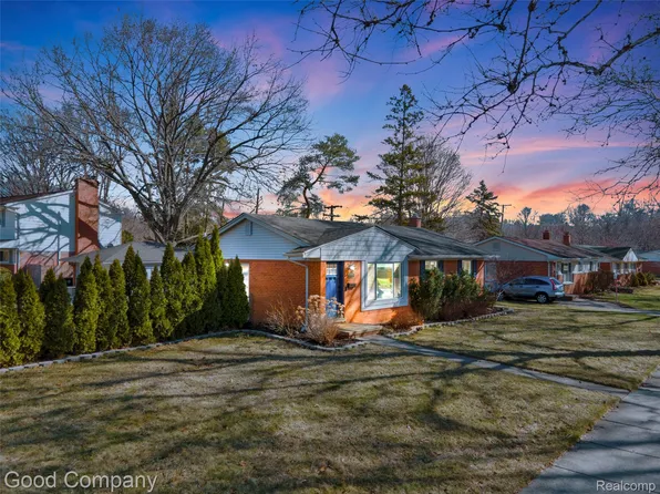 31548 Fairfax St, Livonia, MI 48152