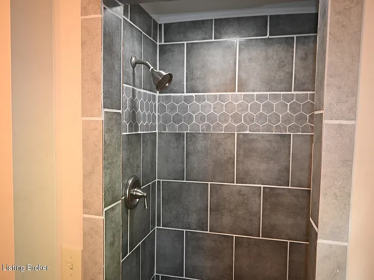 4412 Stony Brook Dr — Photo 10