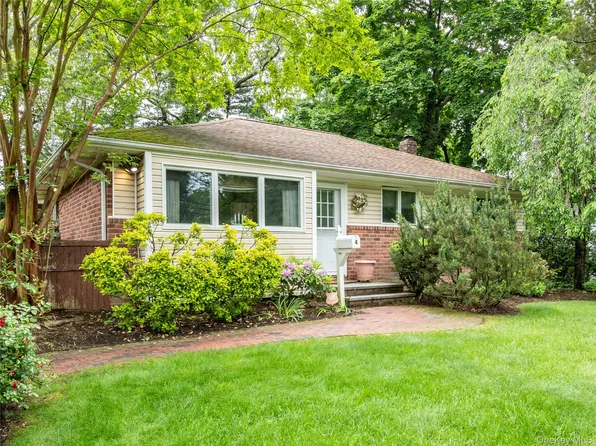 4 Chevy Chase Road, Huntington, NY 11743