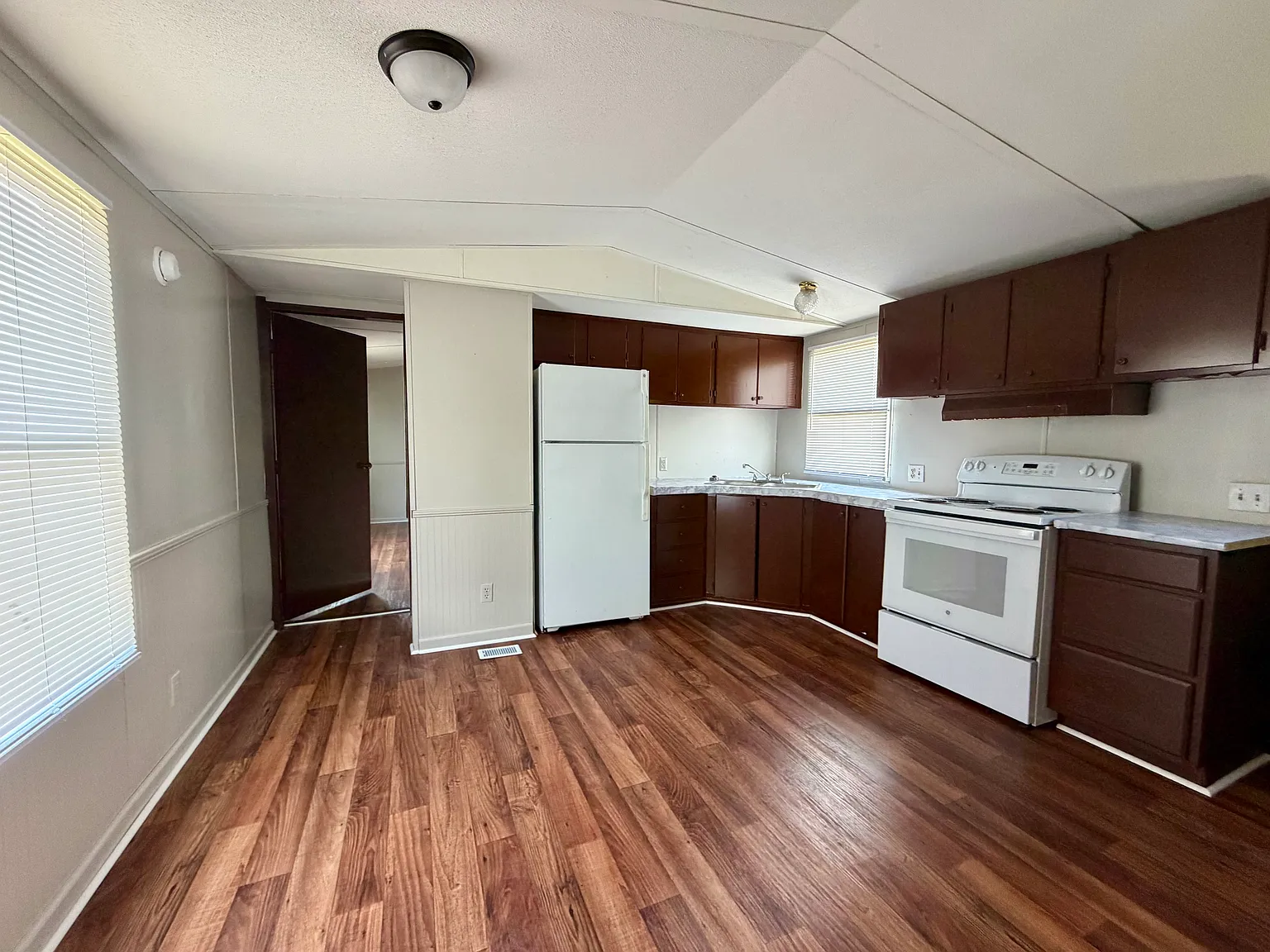 3 bed, $1,095 — Photo 4