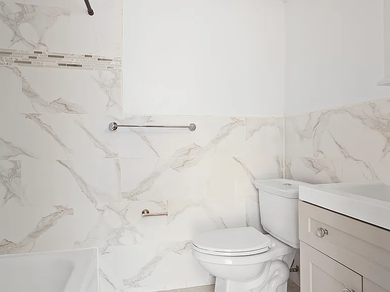 615 Warren St #3 — Photo 5