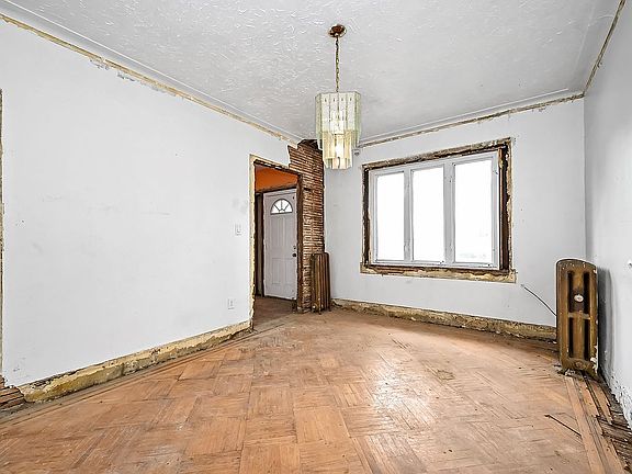 4th image of 19401 100th Ave