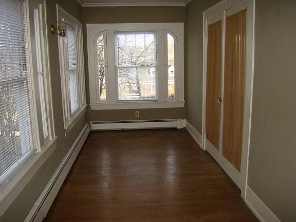 5th image of 406 W 2nd St