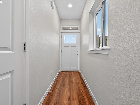 3rd image of 9271 E Burnside St