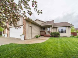 908 N Snowberry Ave, Brandon, SD 57005