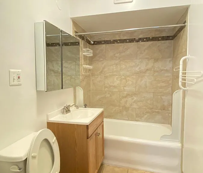 4451 W Dickens Ave #3W — Photo 7