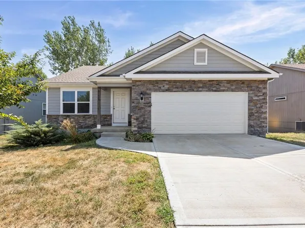 21325 W 216th St, Spring Hill, KS 66083