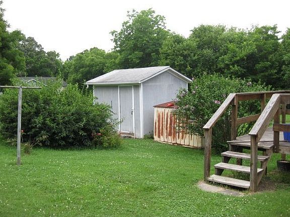 3rd image of 114 E Georgia Ave