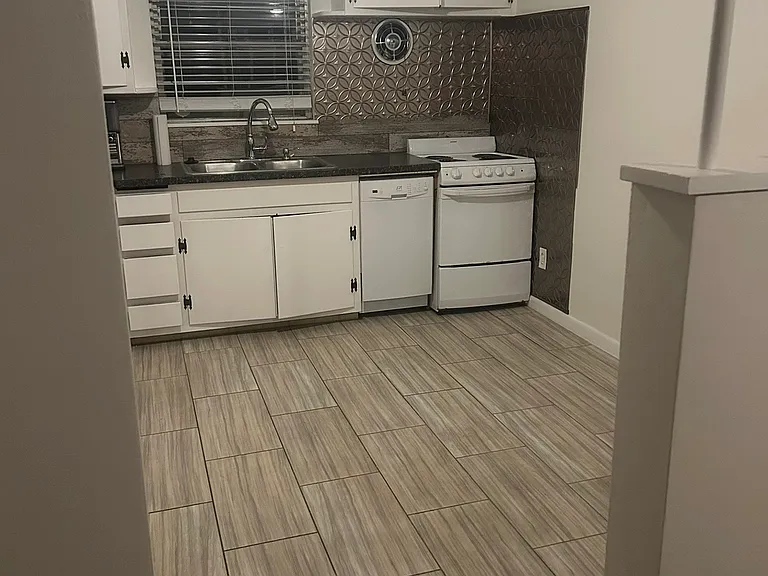 1515 Pin Oak Ln — Photo 5