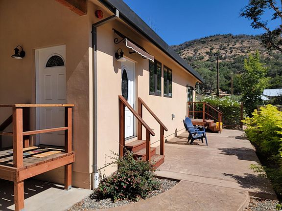 4th image of 1090 Mount George Ave