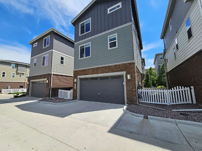 2418 S Troy Ct — Photo 23