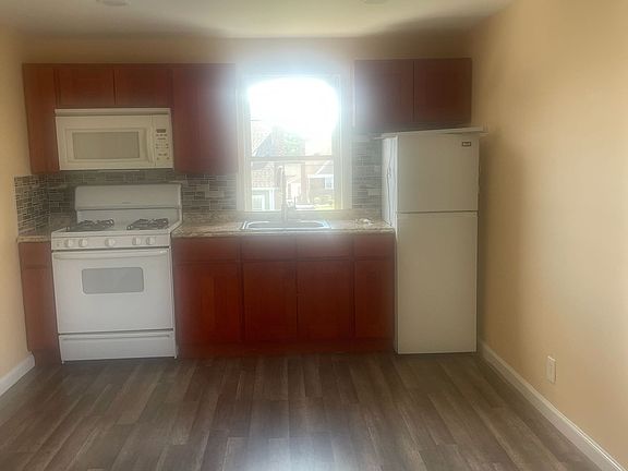 4th image of 171 Nassau Blvd #2F