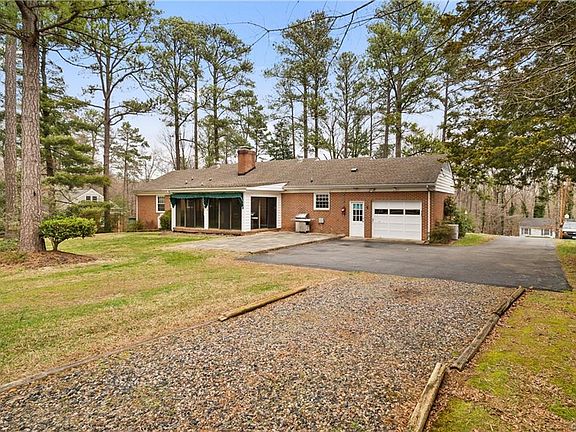 3rd image of 1930 Belleau Dr