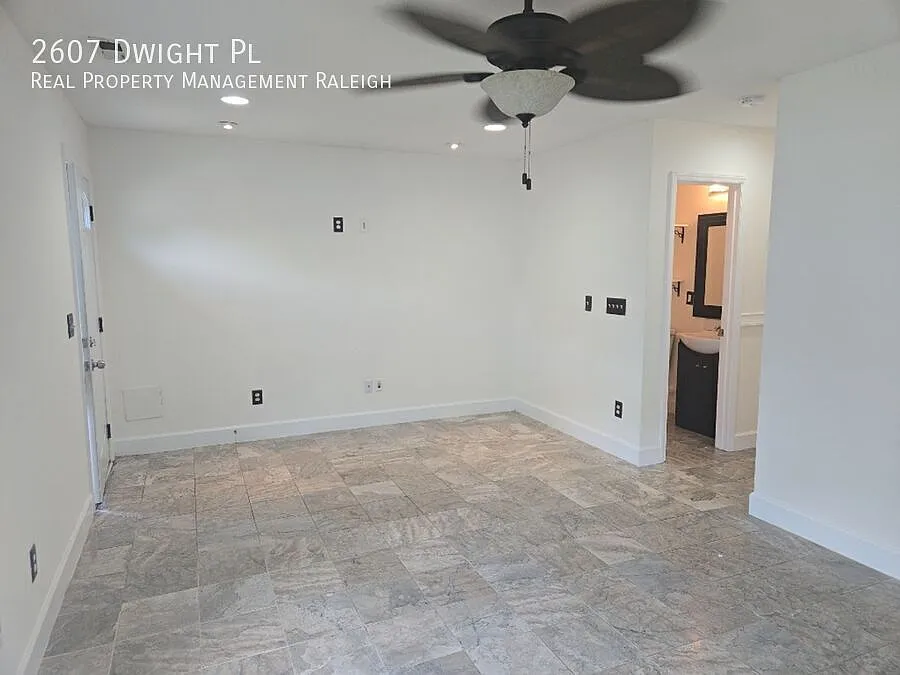 3 bed, 2.5 bath, 1207 sqft, $1,600 — Photo 3