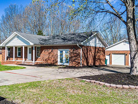 2nd image of 192 Circle Dr