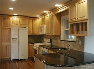 4 Caldwell Rd, Valley Stream, NY 11580