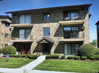 5420 129th Pl APT 201, Crestwood, IL 60418