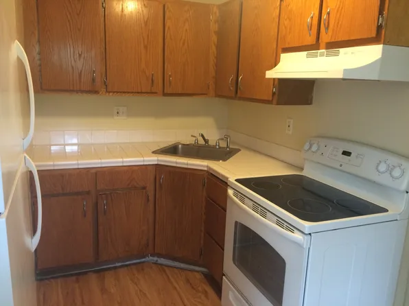 16 Bell Ct APT C1, East Hartford, CT 06108